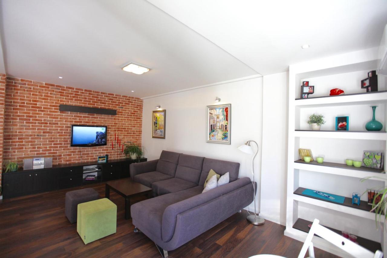 Brick Apartment On Macedonia Pedestrian Street Skopje Eksteriør bilde